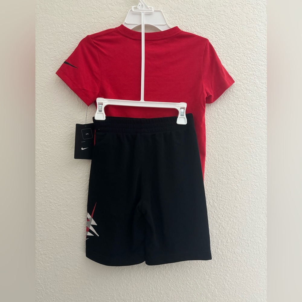 NWT Nike 2PC Shirt & Short Boys Set - Picture 2 of 2